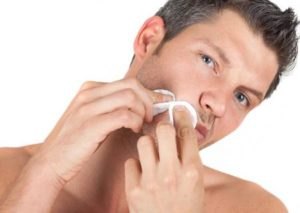 Mụn trứng cá ở nam giới phát triển từ 19-21 tuổi. 